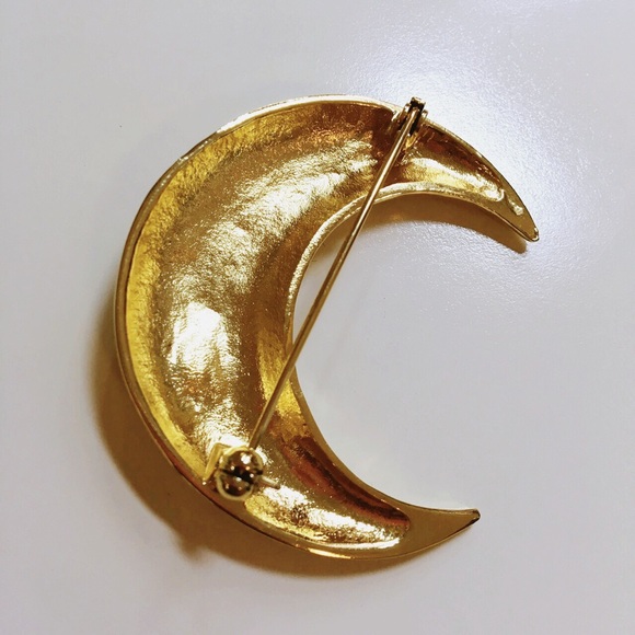 Crescent Moon 🌙 Pin - Picture 3 of 4